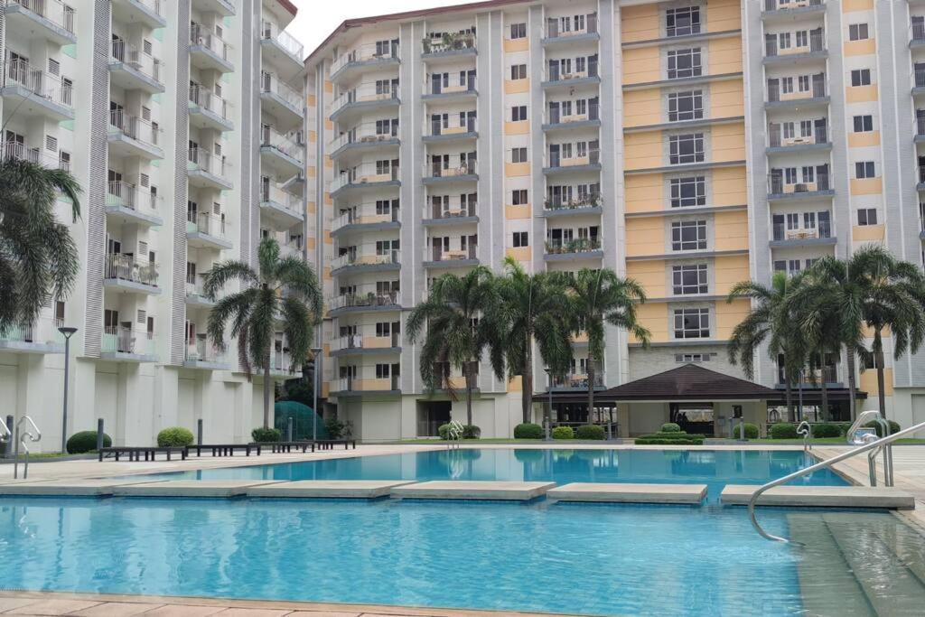 Cherolds Place Lovely 1 Bedroom Condo With Balcony Manila Dış mekan fotoğraf