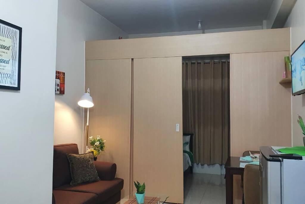 Cherolds Place Lovely 1 Bedroom Condo With Balcony Manila Dış mekan fotoğraf