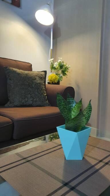 Cherolds Place Lovely 1 Bedroom Condo With Balcony Manila Dış mekan fotoğraf