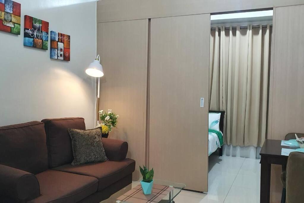 Cherolds Place Lovely 1 Bedroom Condo With Balcony Manila Dış mekan fotoğraf