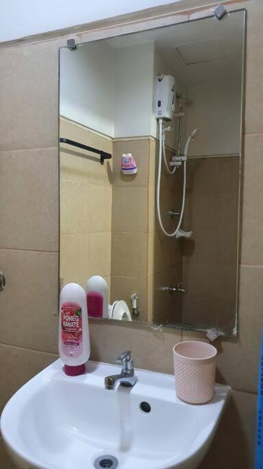 Cherolds Place Lovely 1 Bedroom Condo With Balcony Manila Dış mekan fotoğraf